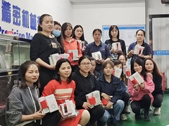 东风送暖，，，，，，，喜迎“三八”---PG电子游戏精机祝所有女同胞节日欢乐！